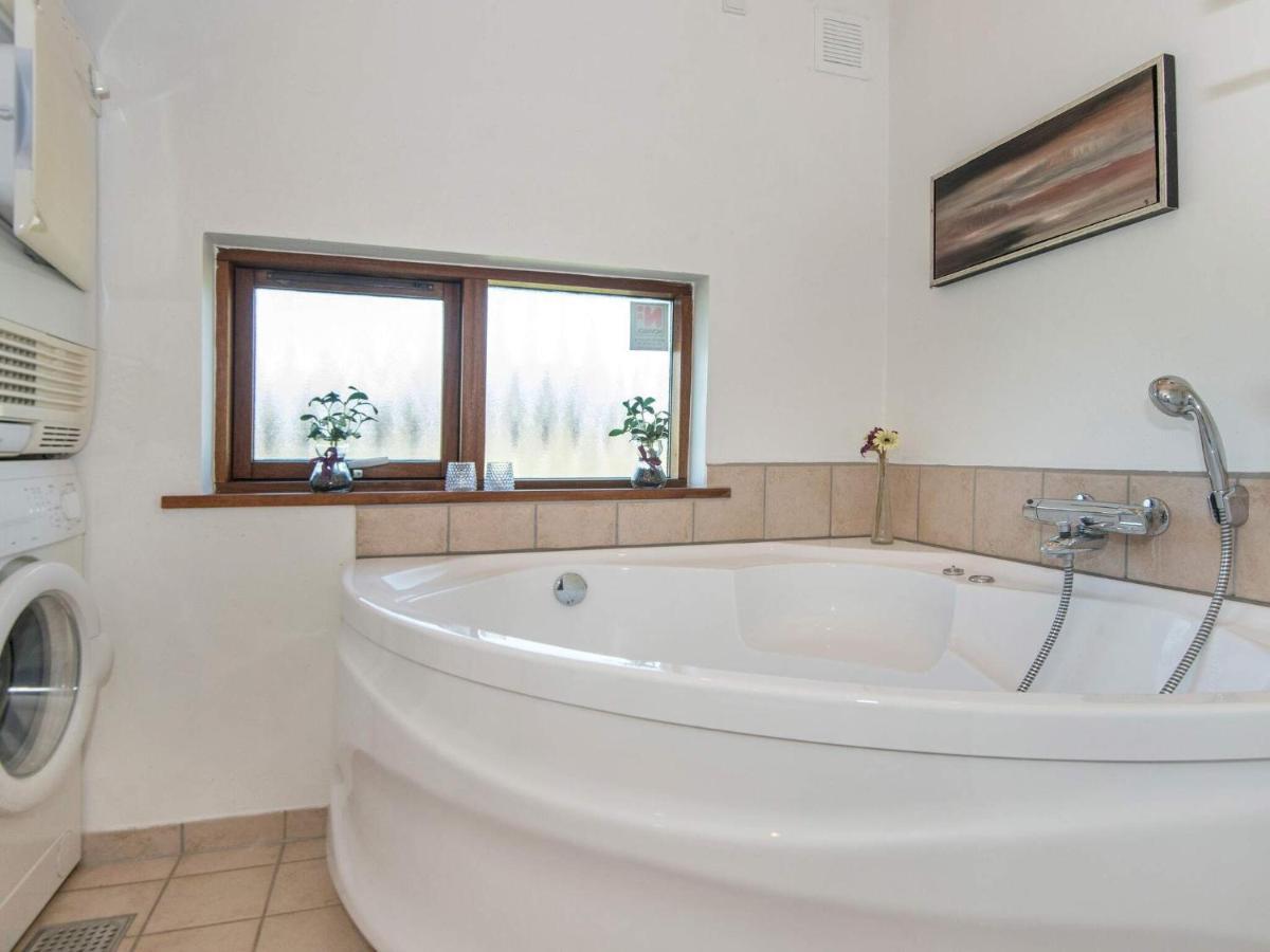 8 Person Holiday Home In Ulfborg Buitenkant foto